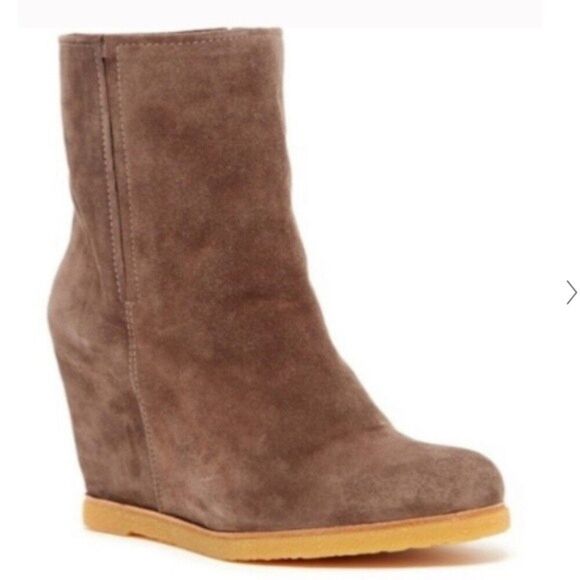 Stuart Weitzman Brown Suede Leather Edgy Chic Feminine Work Wedge Booties Size 8 - Picture 1 of 6